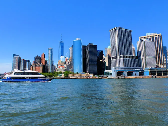 Circle Line Landmarks Cruise Skyline