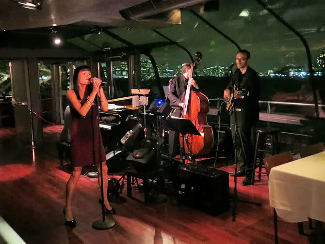 Bateaux New York Dinner Boat Tour - Live Music