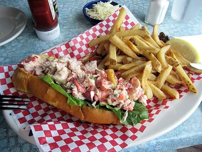 Day Trip to Boston from New York - Lobster roll