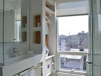 Yotel Hotel in New York - Bathroom