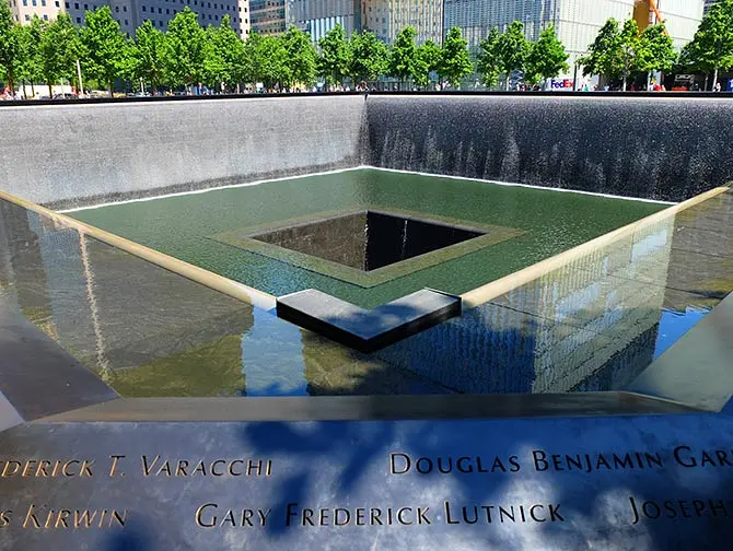 9/11 Memorial and Financial District Tour - 911 Memorial