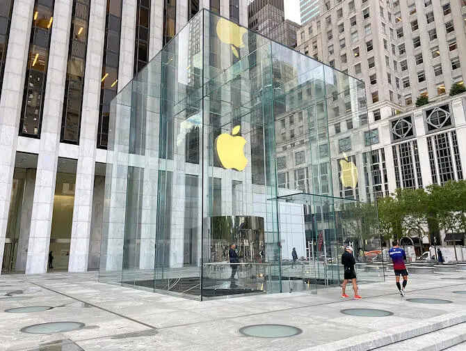 Electronics and Gadgets in NYC - Apple Store