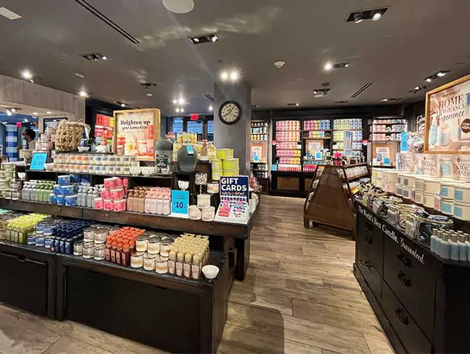 Make-up in New York - Bath and Body Works interior