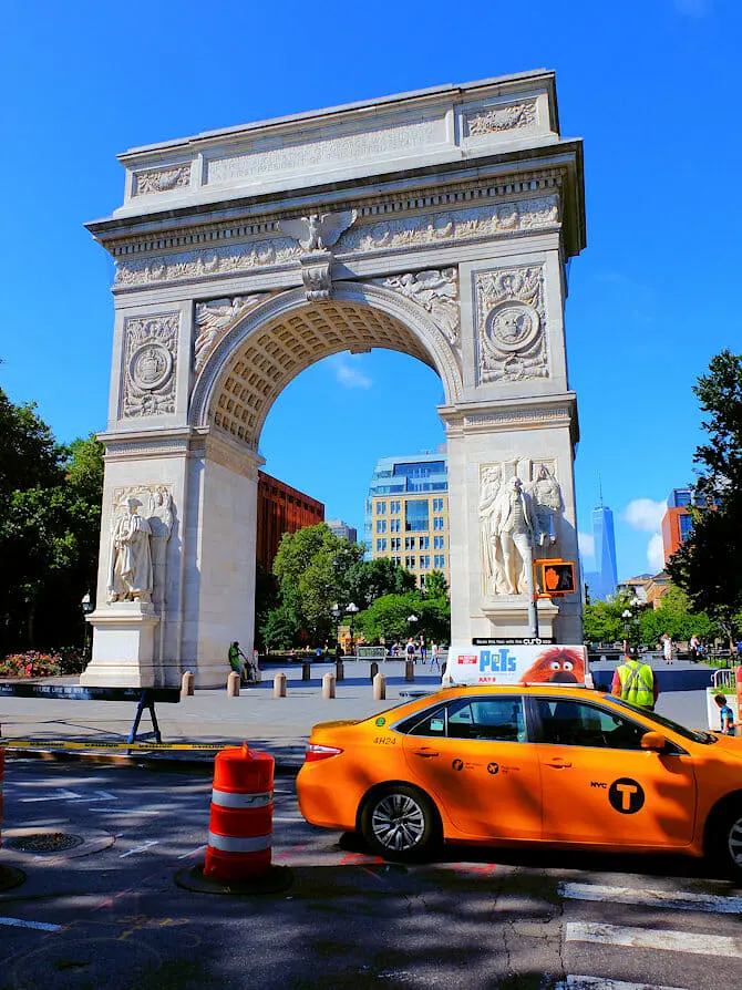 Manhattan Bike Tour in New York - Washington Square Park