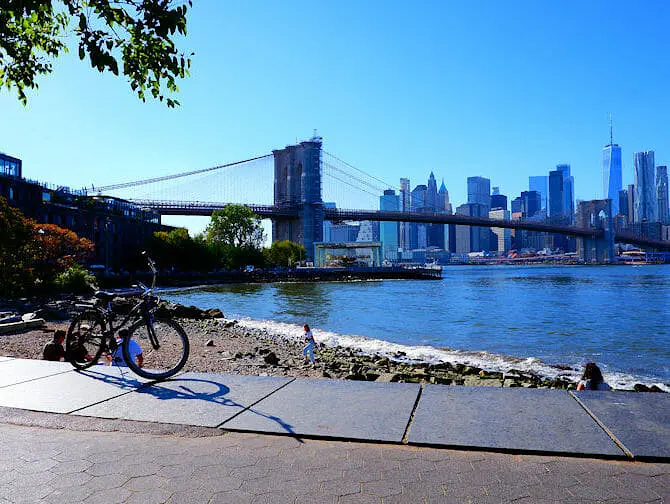 Renting a bike in New York Brooklyn Bridge