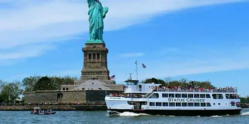 Boat tours around Manhattan