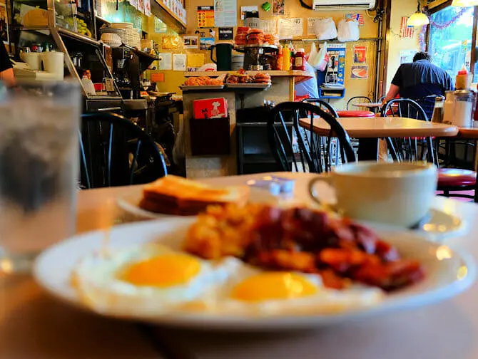 Breakfast in New York La Bonbonniere breakfast