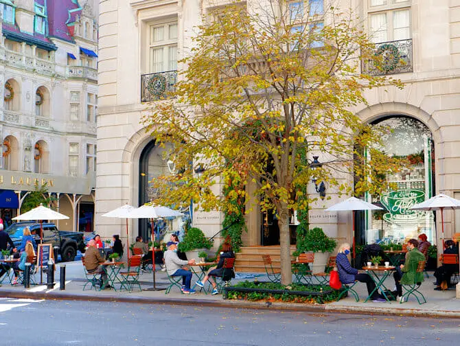 Upper East Side Shopping - Atmosphere