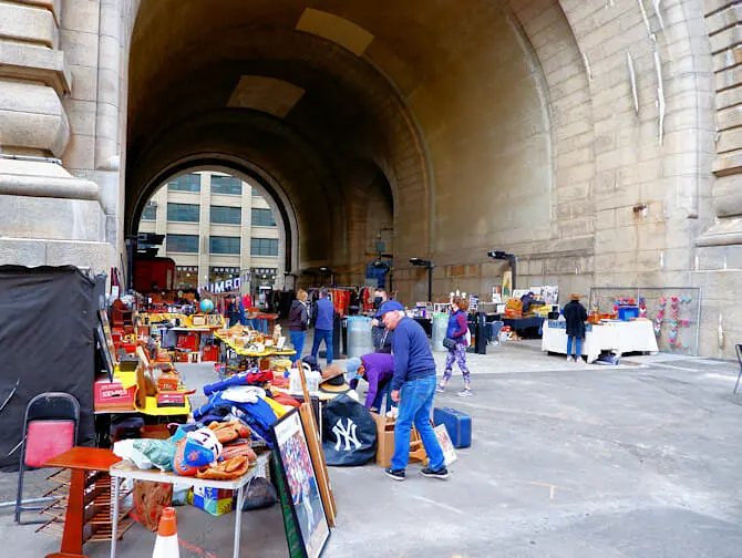 Flea Markets in New York - Dumbo Flea Market
