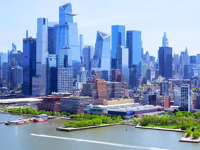 Helicopter Transfer between JFK or Newark Airport and Manhattan Skyline