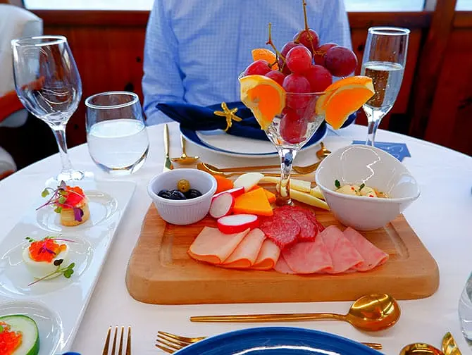 Dinner Cruise in New York - Food
